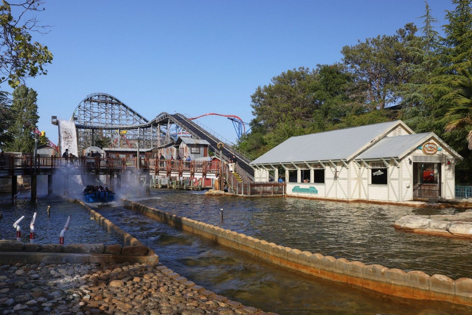 Best Time to Visit Six Flags Discovery Kingdom in August at Six Flags Discovery Kingdom