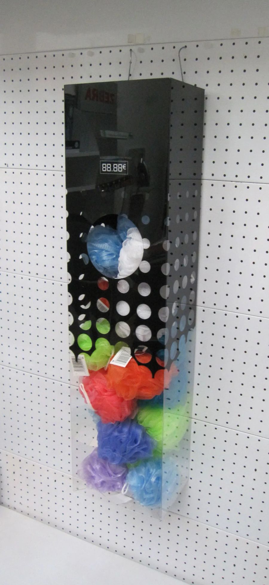 Vertical dispenser filled with mesh bath sponges
