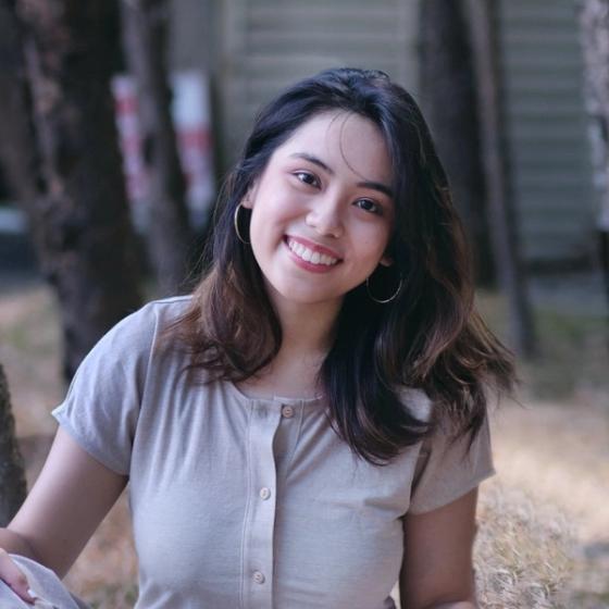 Julia Maningas