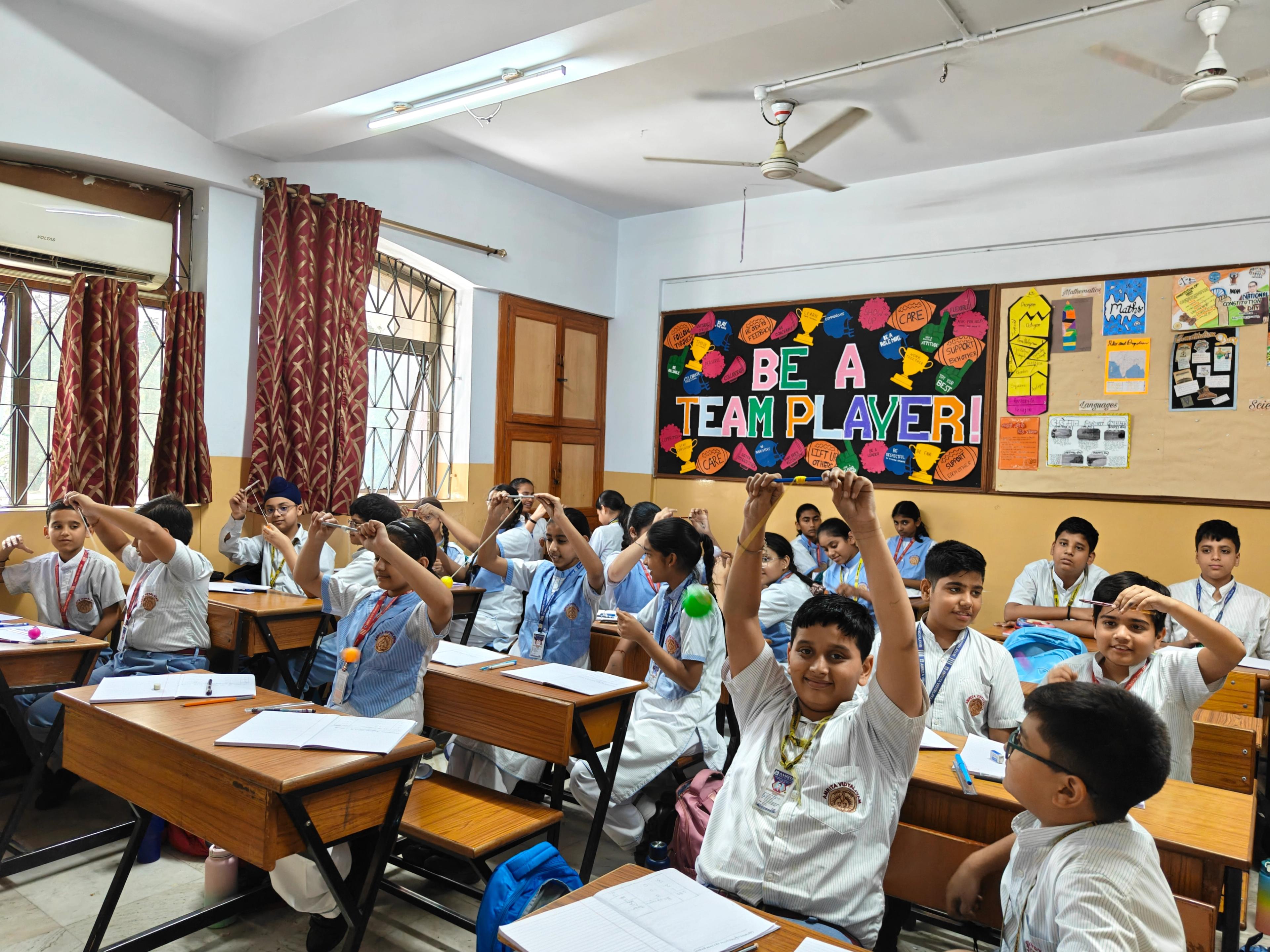 Grade7: Pendulum at Desk Science Activity photo
