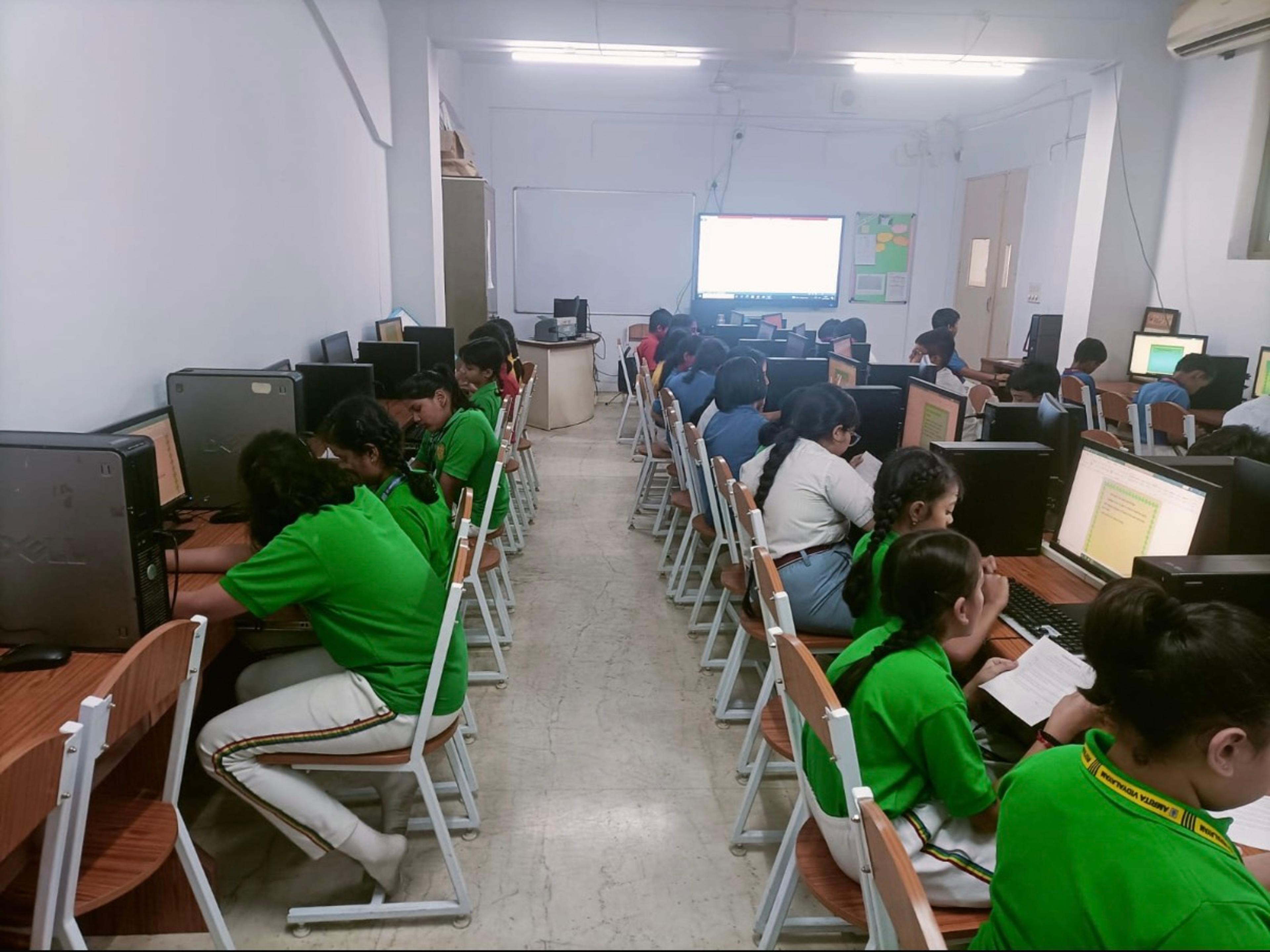 MIDDLE COMPUTER LAB