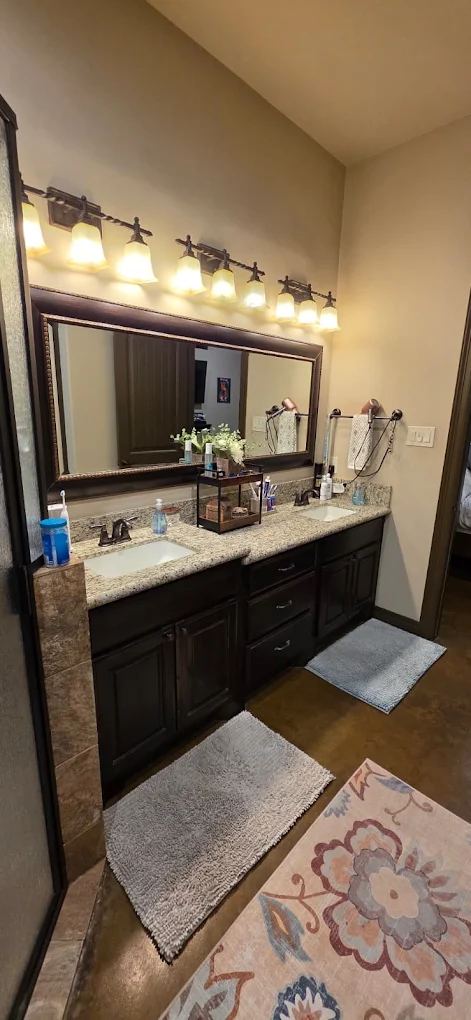 Bathroom mirror and light fixtures polished