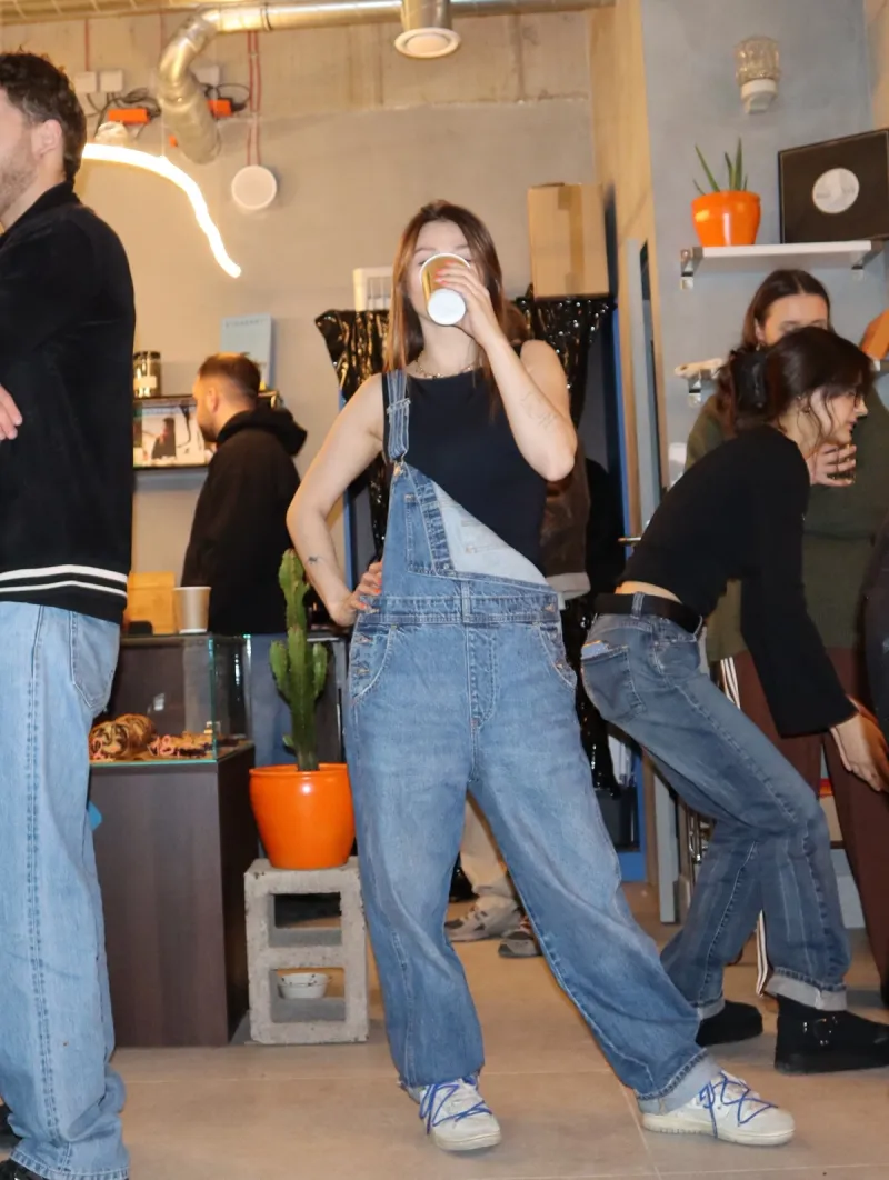 Wnętrze kawiarni LOCAL — bar