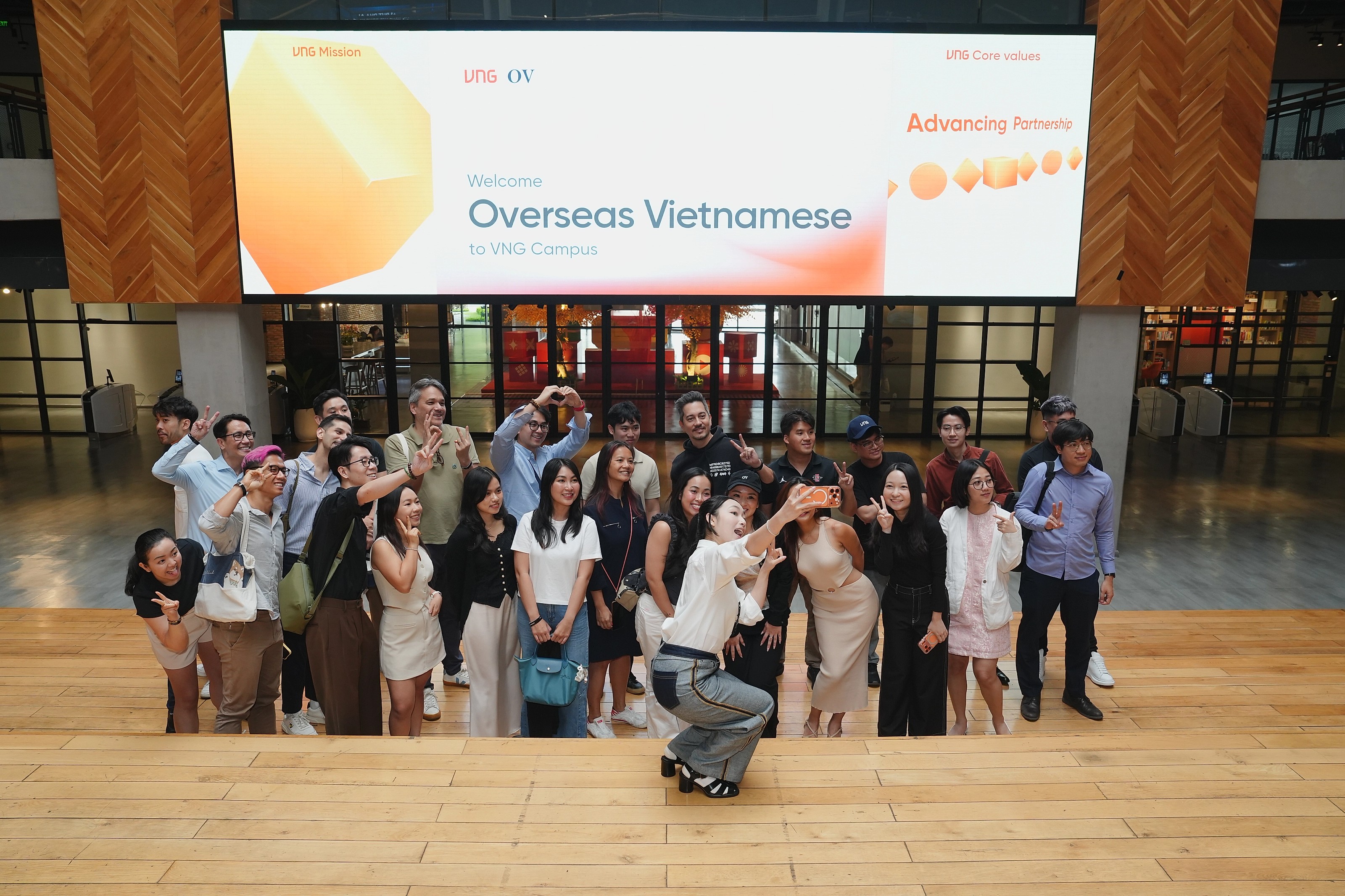 Members taking a selfie with the VNG mascot on a company visit