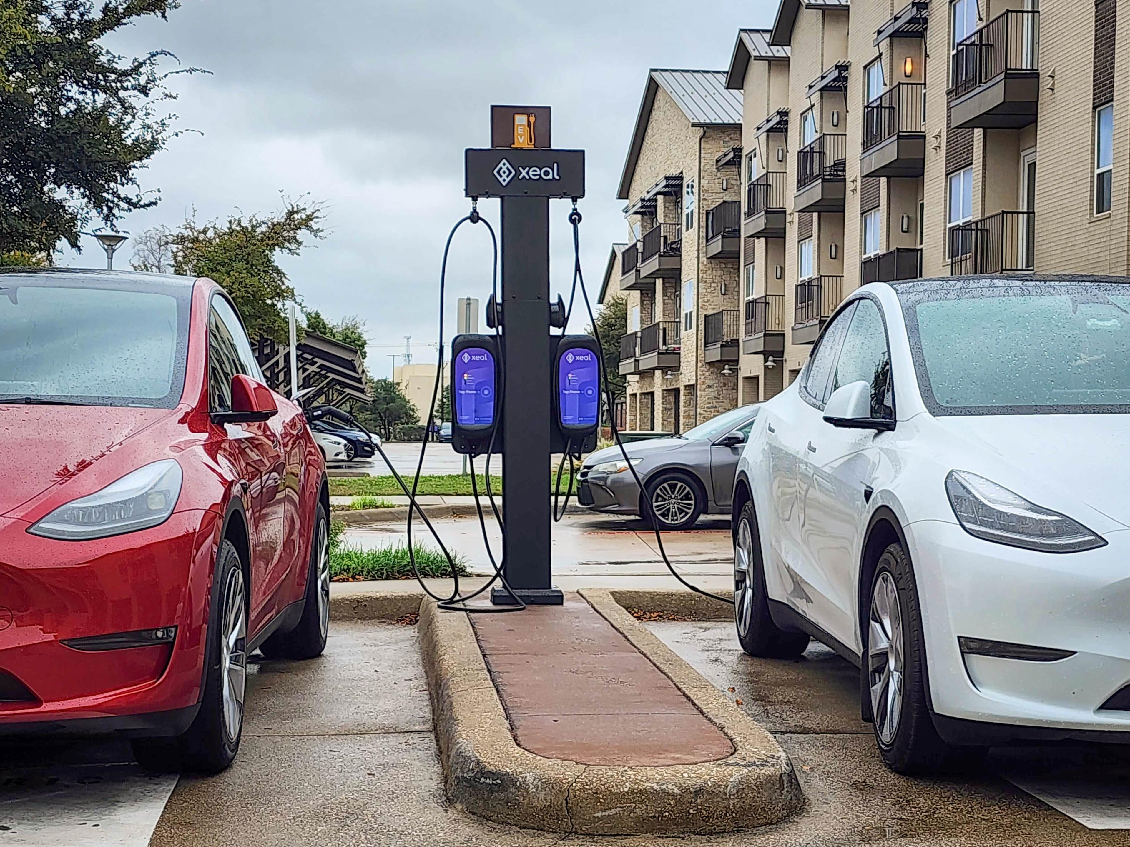 Xeal charger between 2 cars