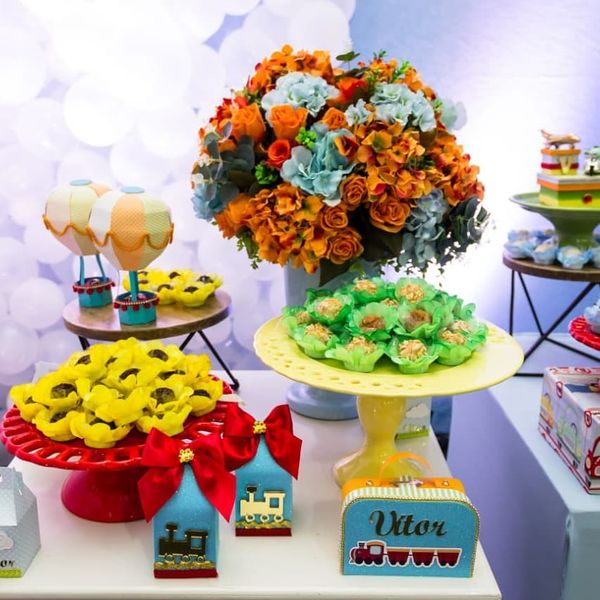 Uma decoração de festa infantil com muitas cores,diversão,alegria e é claro nossas forminhas,que  complementam esse combo e torna uma festa ÚNICA!!
