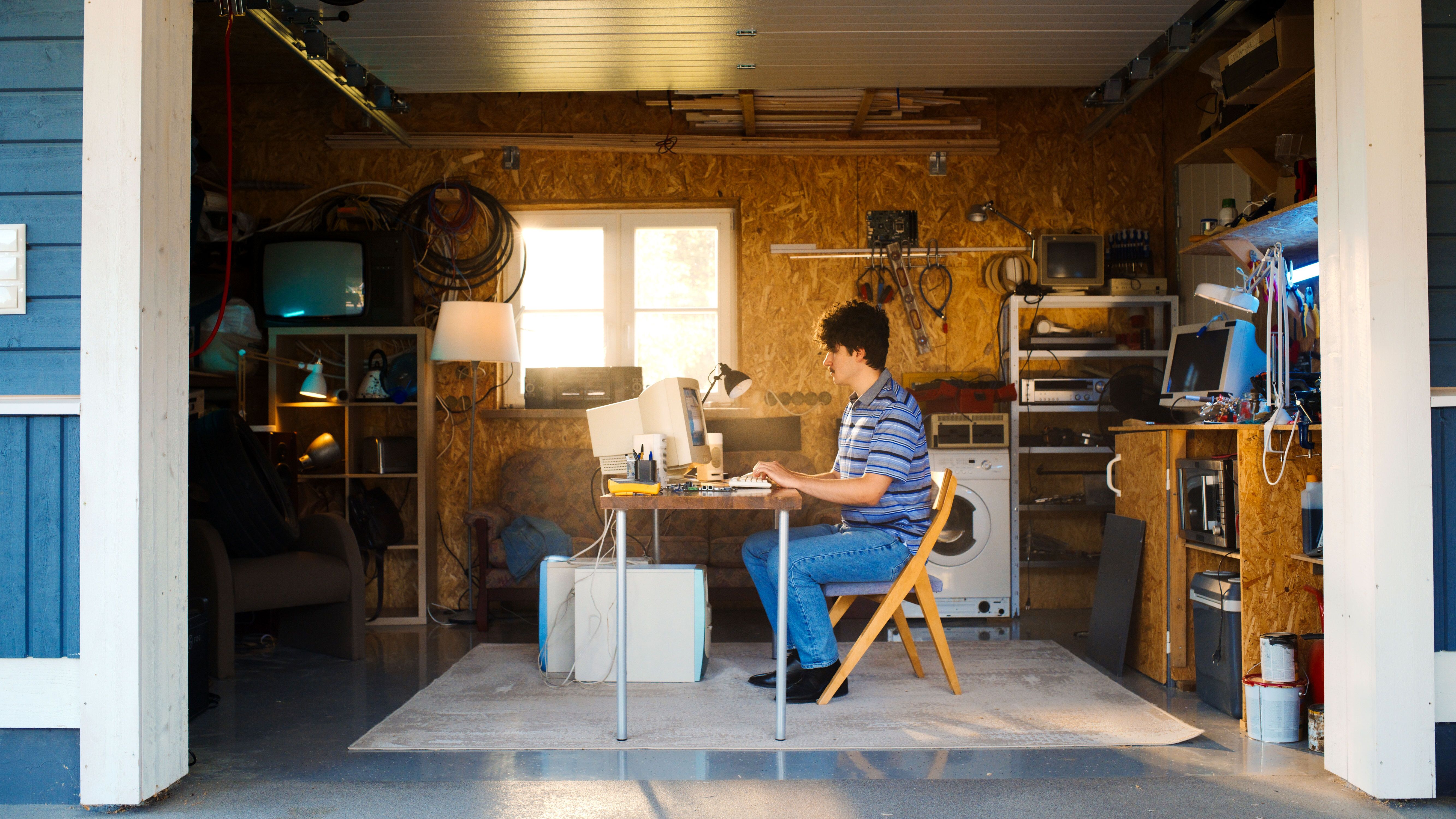 Startups Are Hiring Less and Raising More