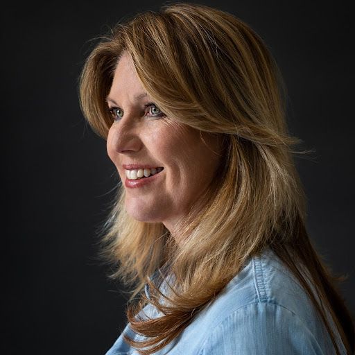 Headshot of Sandra Carter