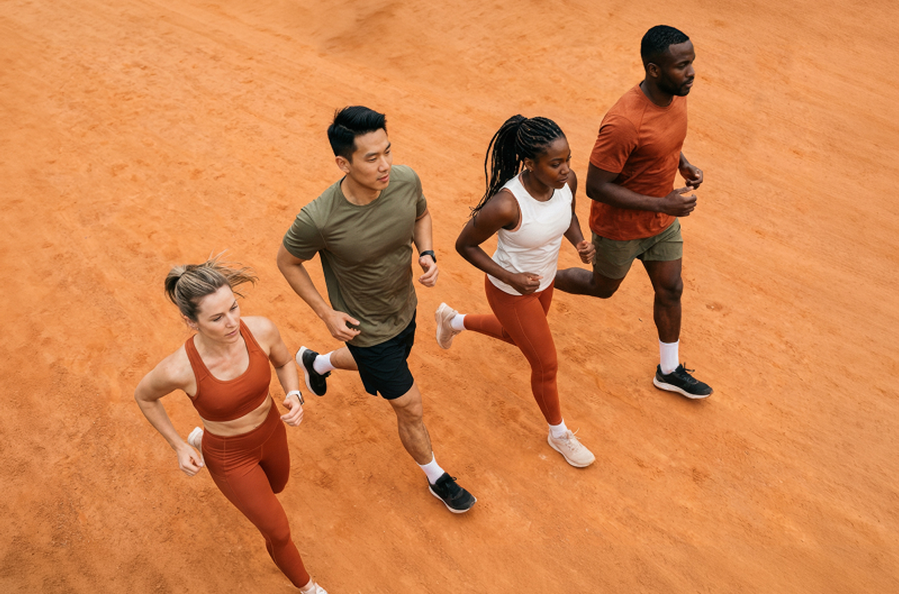 Group_of_runner_on_dirt_track