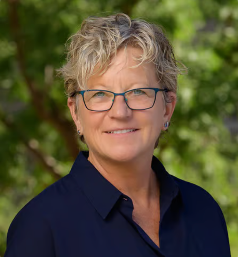 Headshot of Lise Alschuler