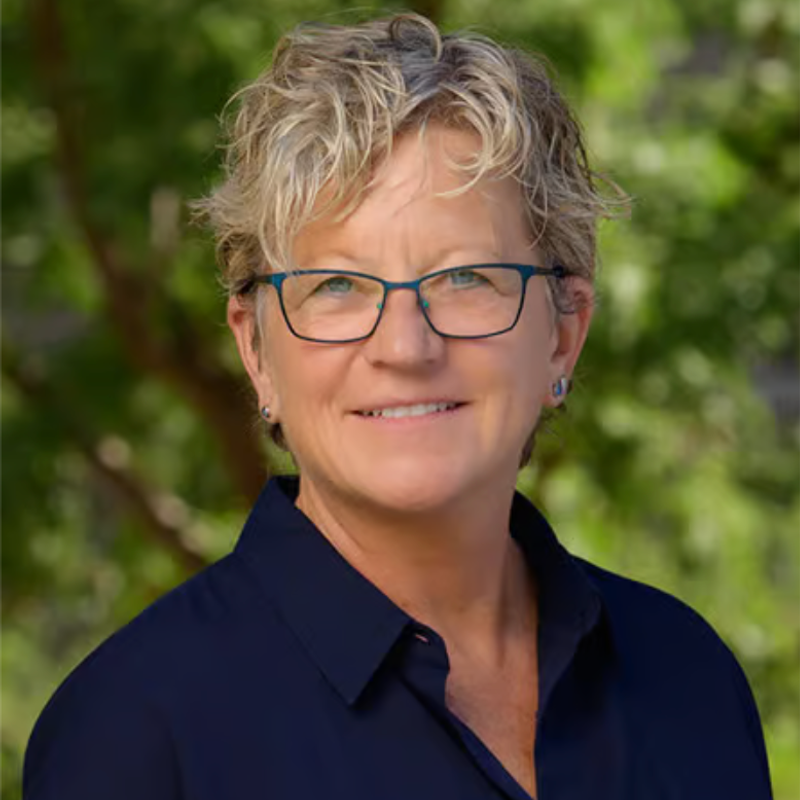 Headshot of Lise Alschuler