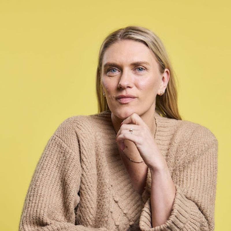 Headshot of Lindsay Dahl