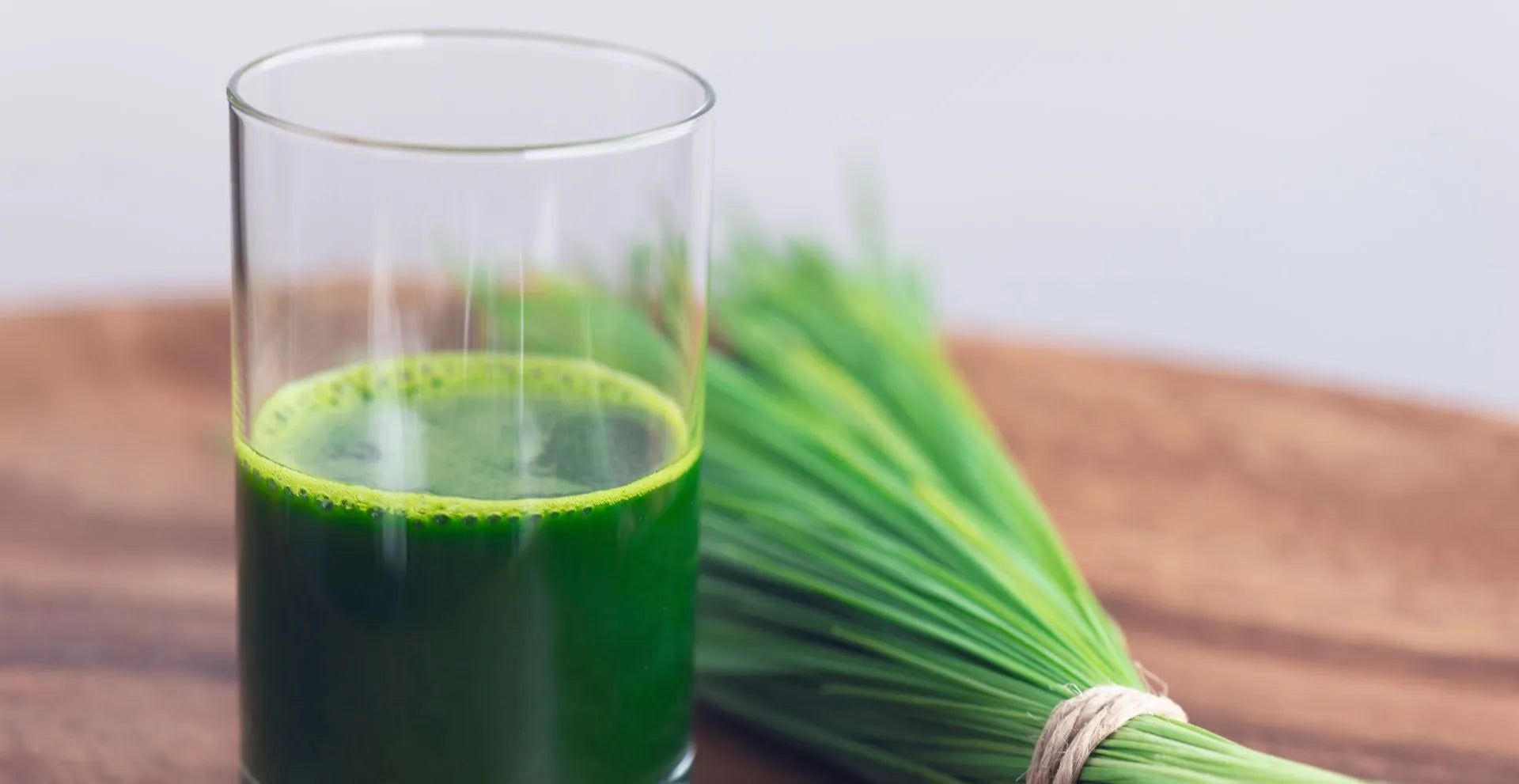 The Top 15 Benefits of Wheatgrass