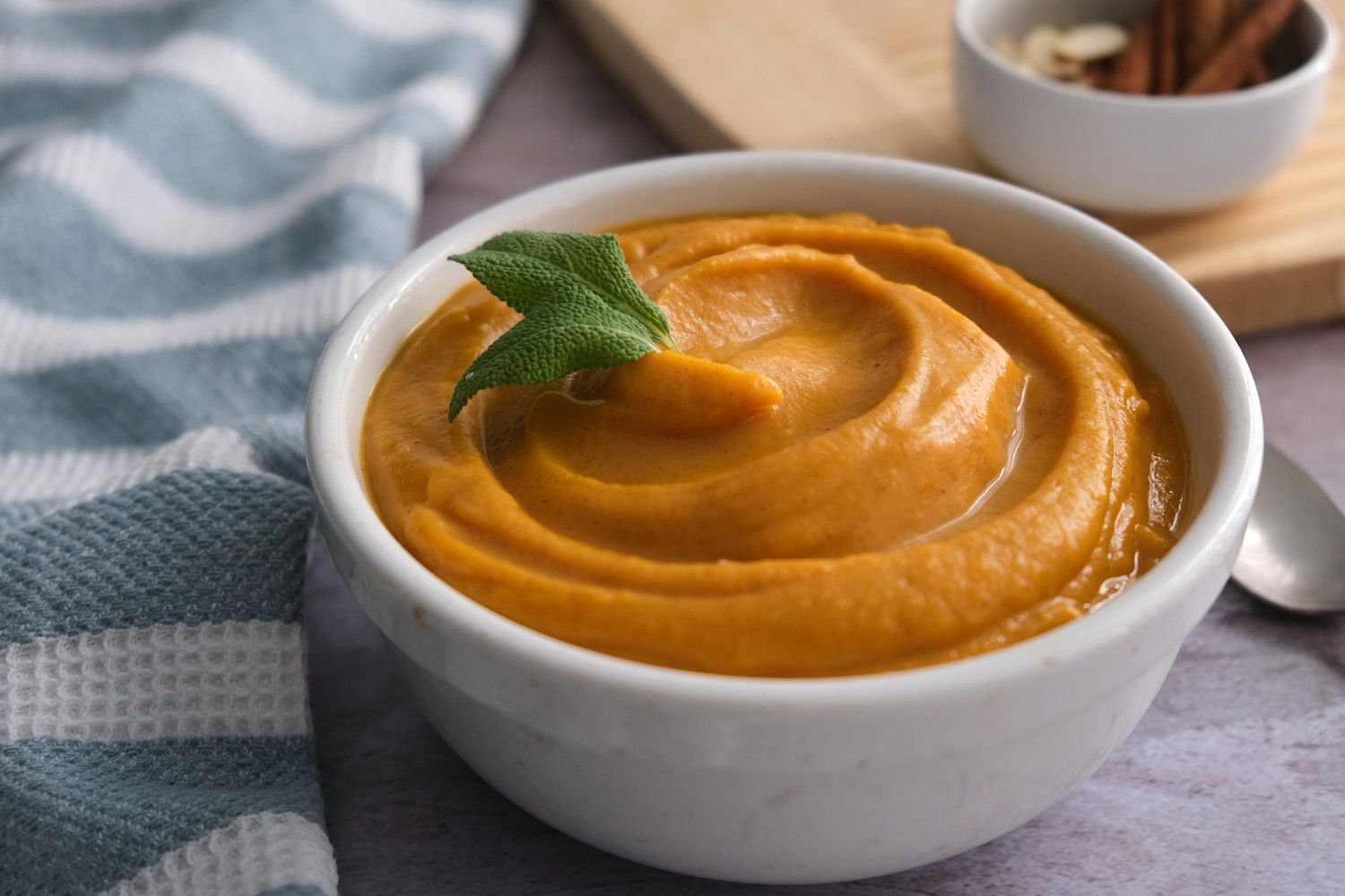 With a hint of cinnamon and nutmeg, mashed butternut squash is perfect for fall and Thanksgiving dinner tables (but I eat it all year round). 