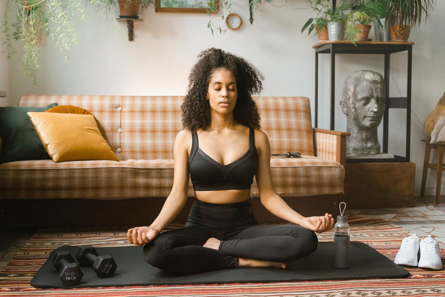 Meditation and exercise are both excellent forms of grounding that can pull our focus out of our minds and back into our bodies. This makes it easier to avoid mental distractions like online videos and social media. 