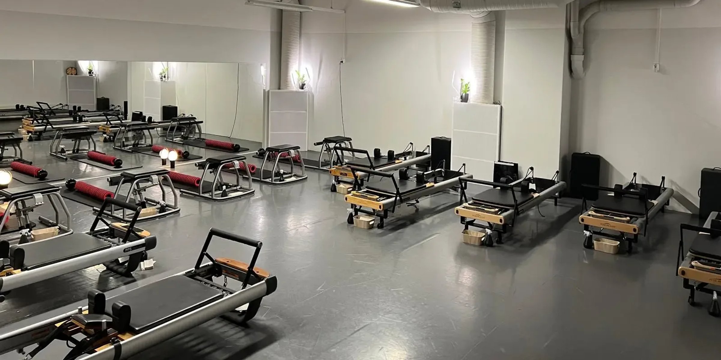 Pilates Ateljé Porvoon sali, Reformer-laitteet rivissä