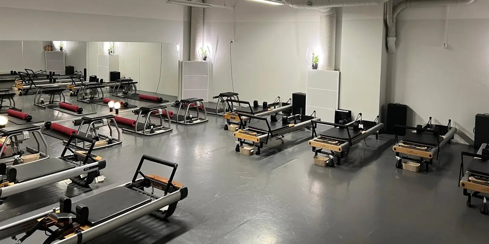 Pilates Ateljé Porvoon sali, Reformer-laitteet rivissä