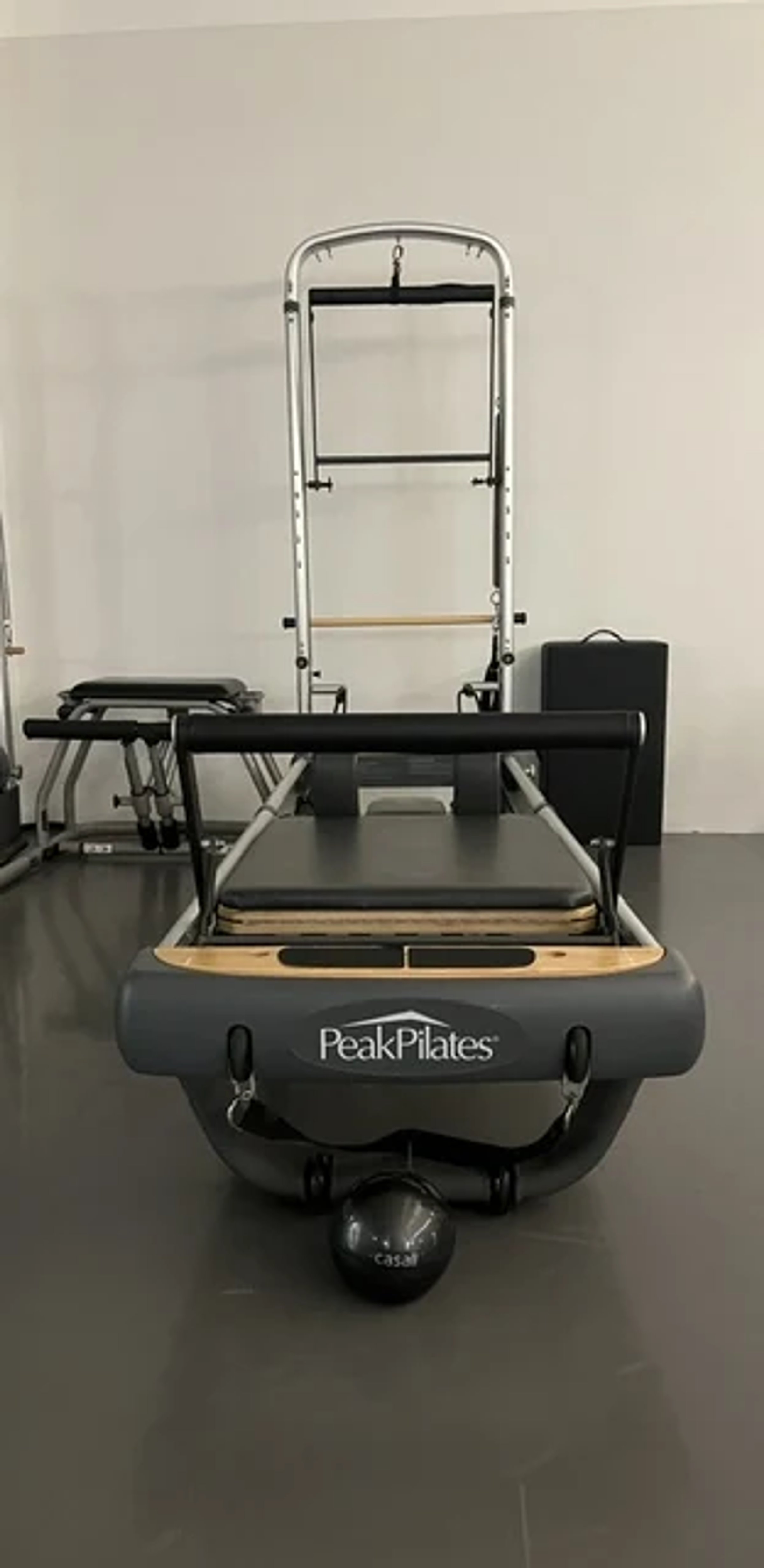 Reformer-laite Pilates Ateljé Porvoon tilassa