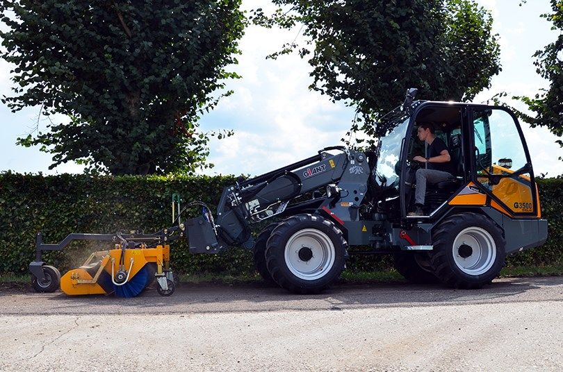 Giant G3500 Telescopic Wheeled Loader