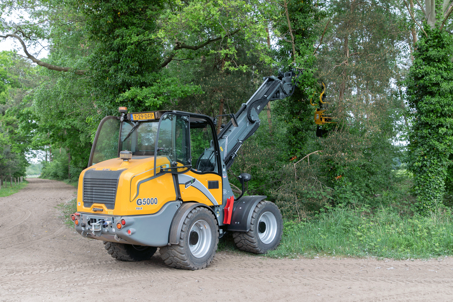 G5000 Telescopic Loader by TOBROCO-GIANT