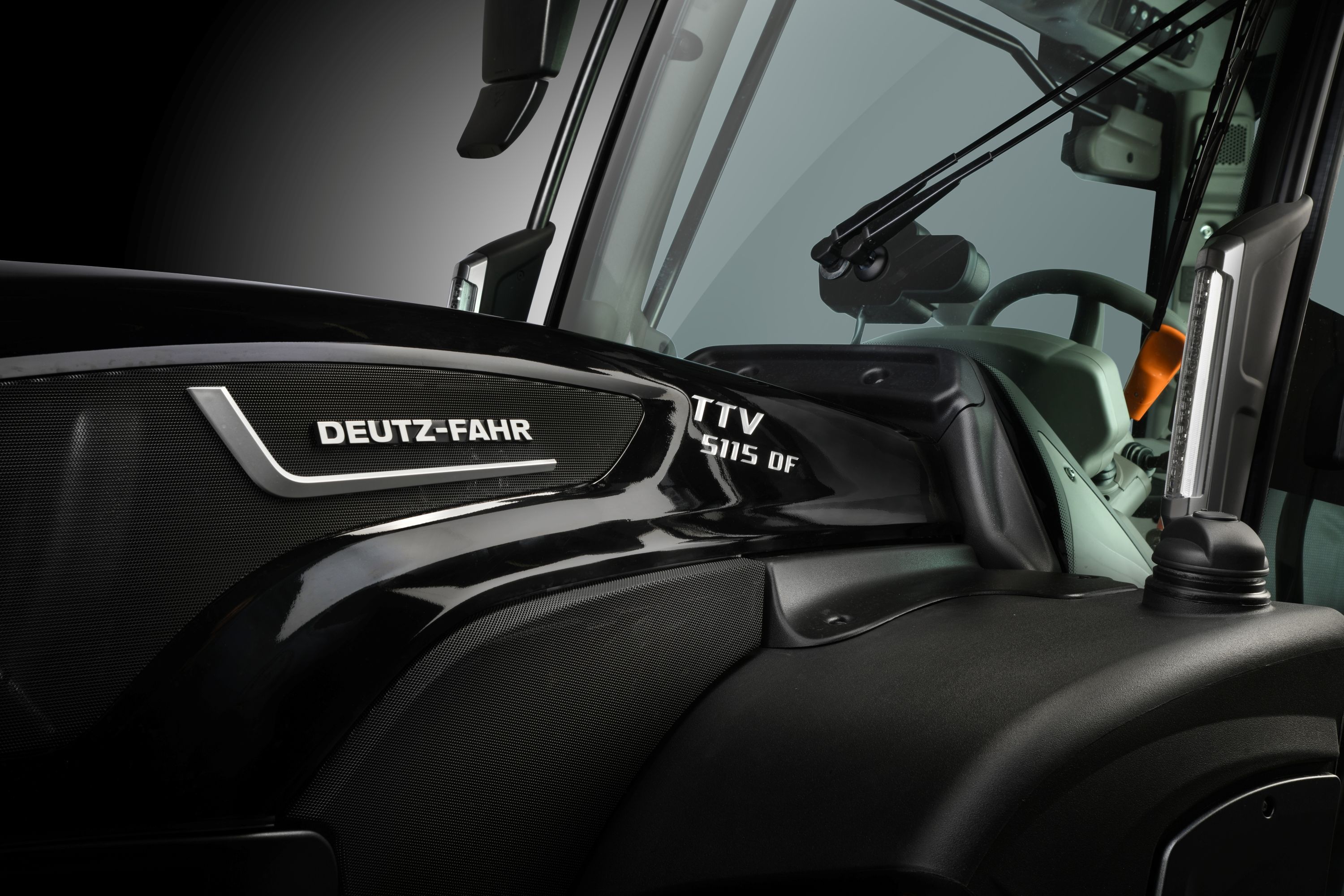 DEUTZ-FAHR 5 DS/DV TTV Warrior Edition