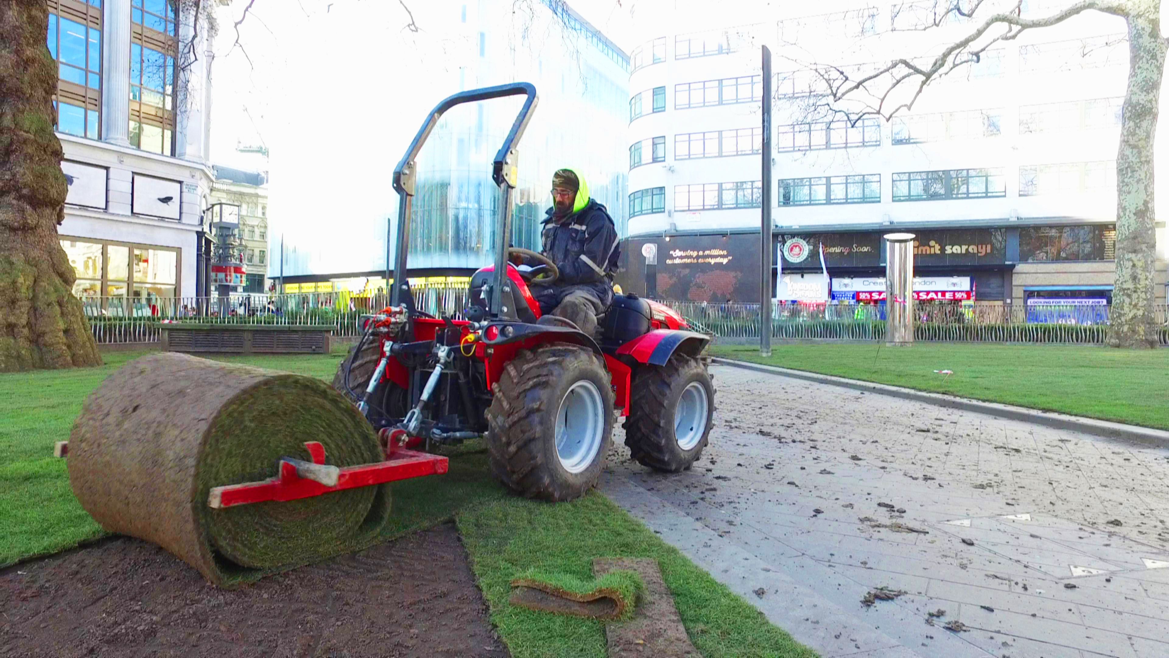 Grasslands lay turf in Leicester Square with their brand new TTR 4400 – Antonio
Carraro Case Study