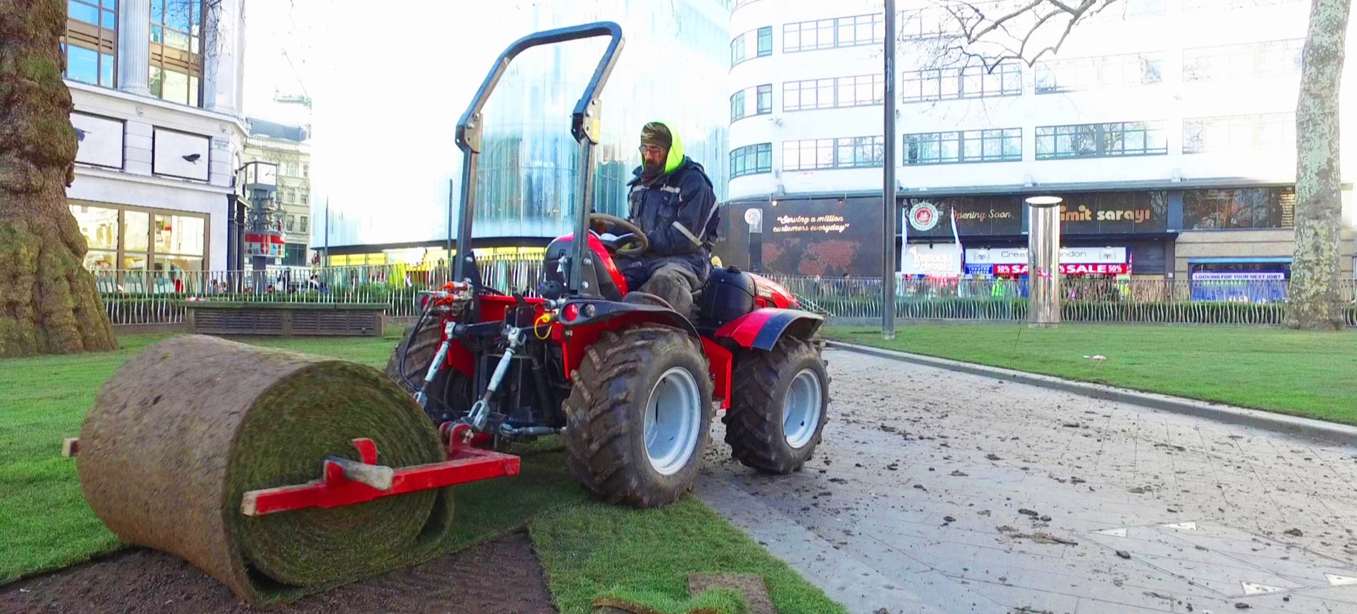 Grasslands lay turf in Leicester Square with their brand new TTR 4400 – Antonio
Carraro Case Study