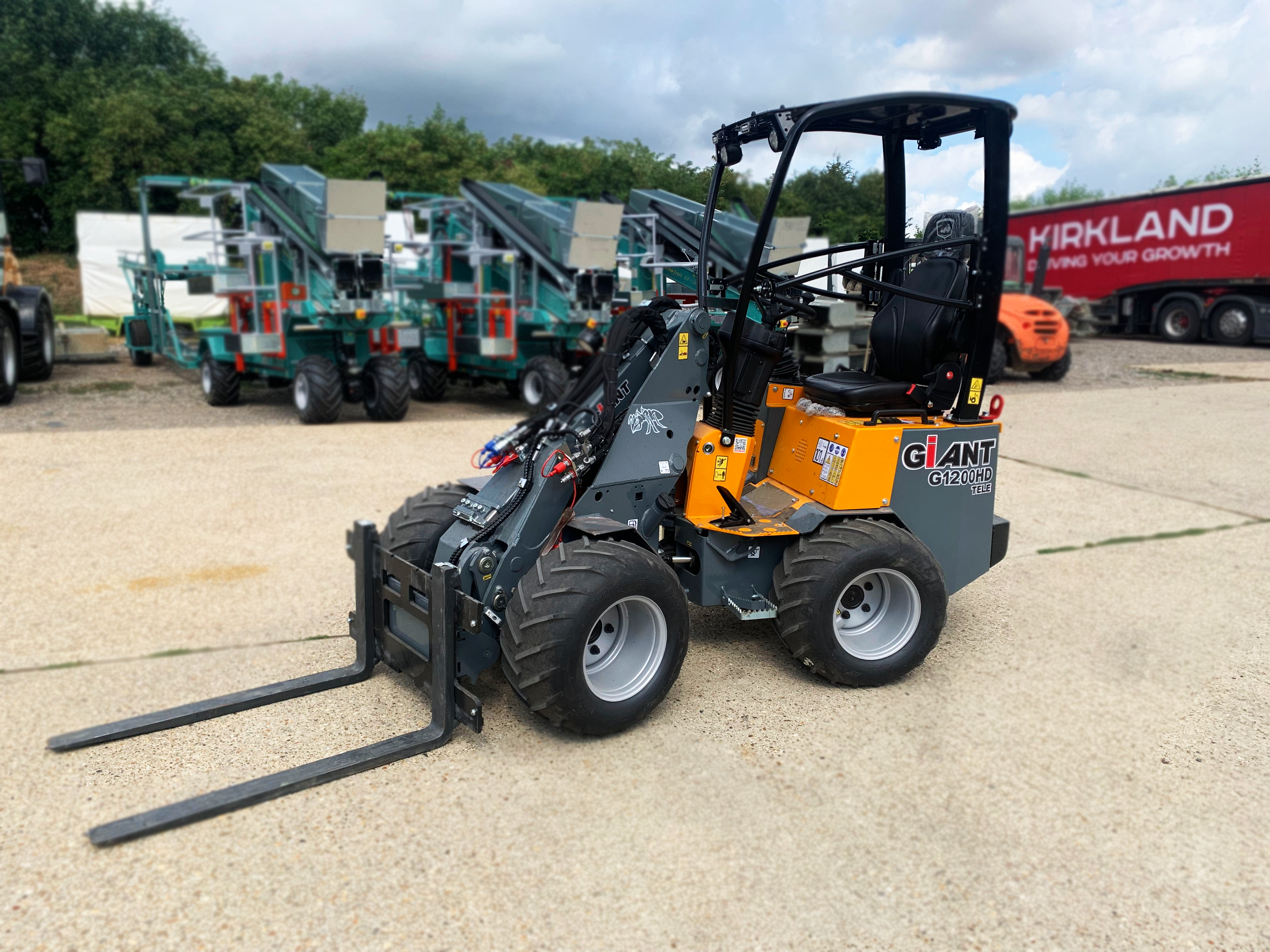 TOBROCO-GIANT G1200 Telescopic Loader