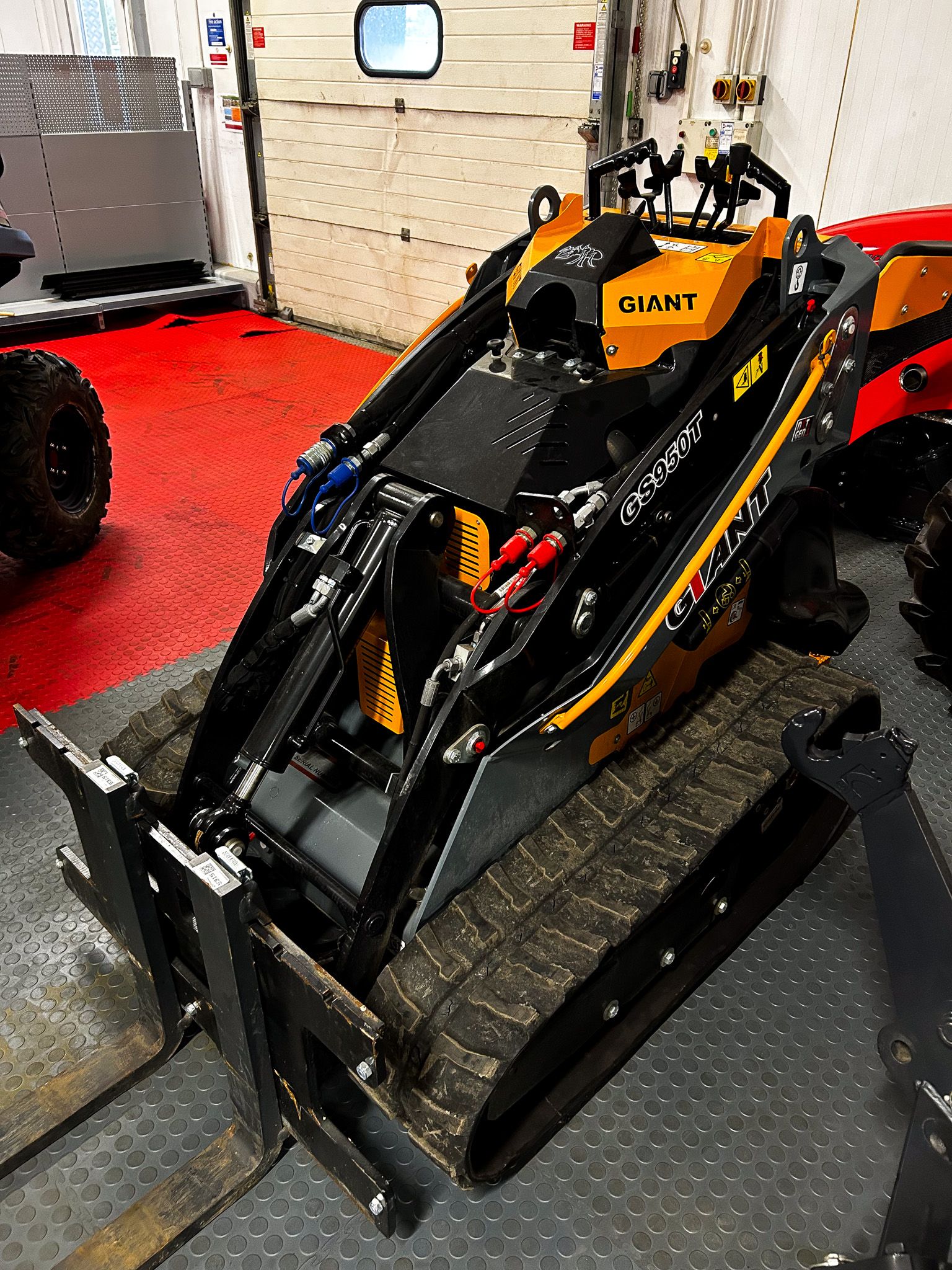 Skid Steer GS950T on Tracks