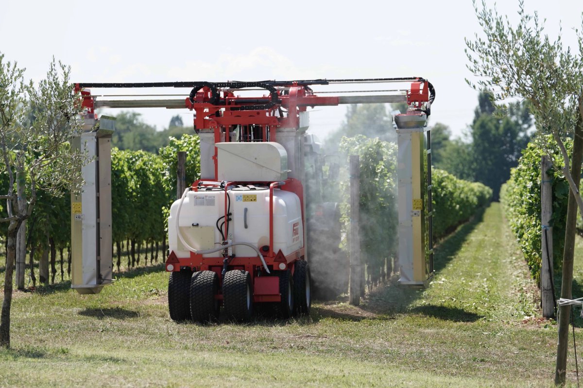 NSTS Sprayer by Kirkland UK