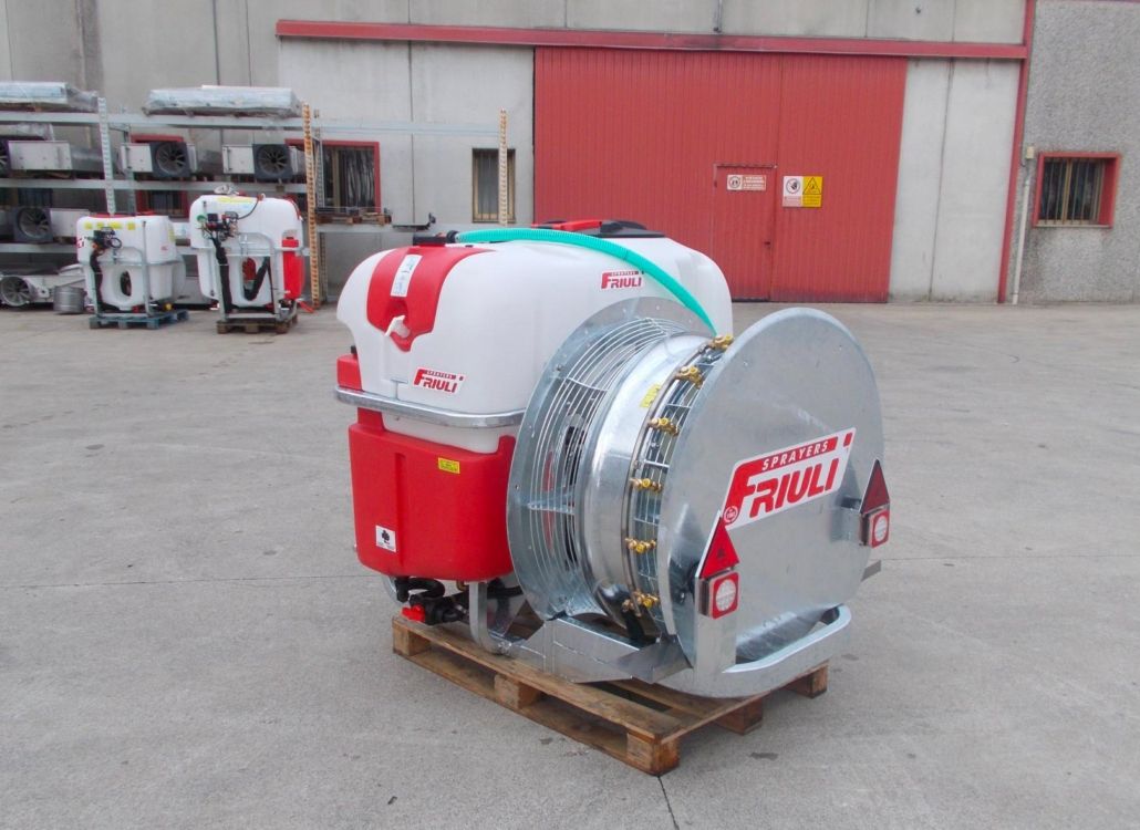 FRIULI Single Fan Side Suction Sprayer