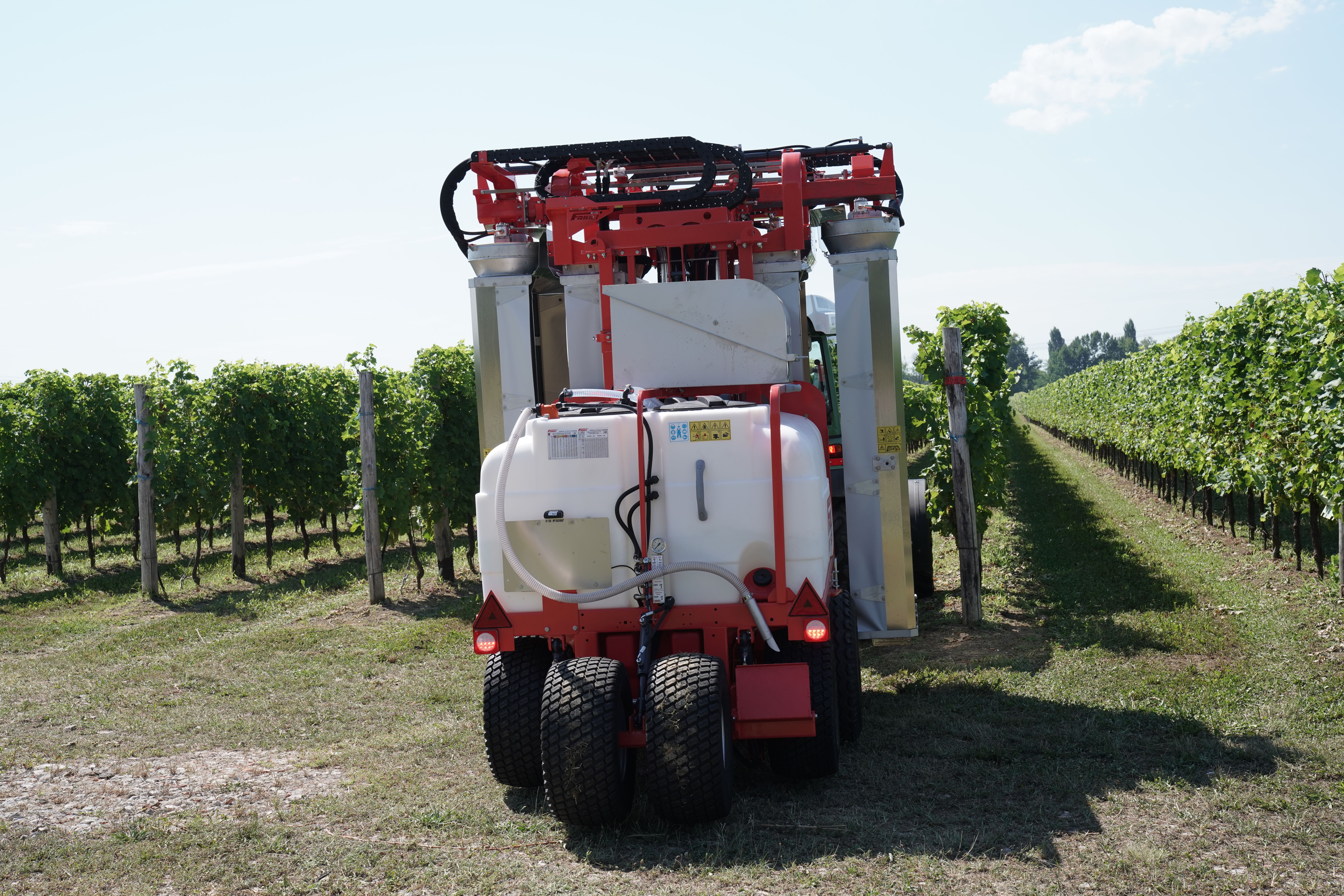 Sustainable Drift Recovery Sprayer for vineyards