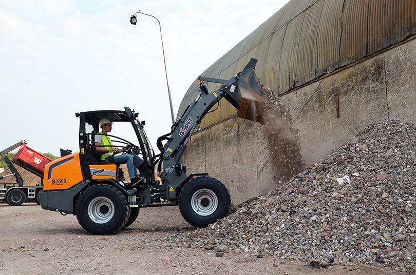 TOBROCO-GIANT G3500 Wheeled LoadeR