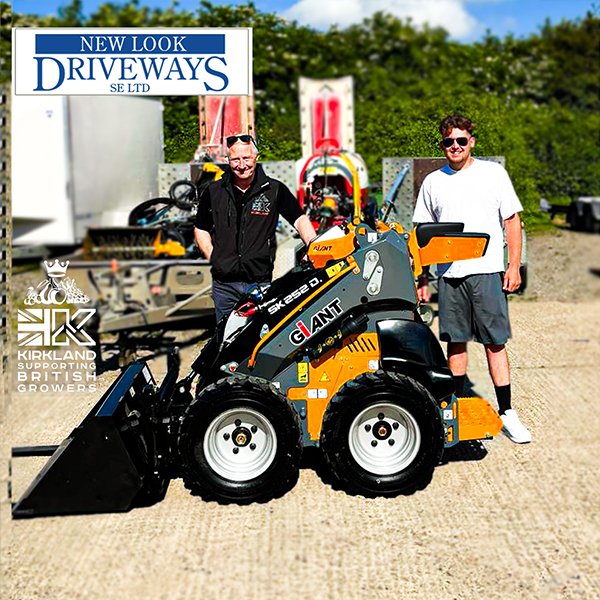 New Look Driveways delivery of the TOBROCO-GIANT skid steer by Kirkland UK