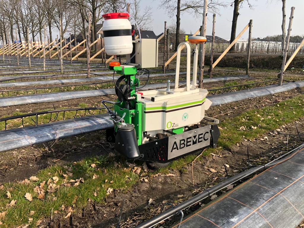 Mantis Sprayer compact robots