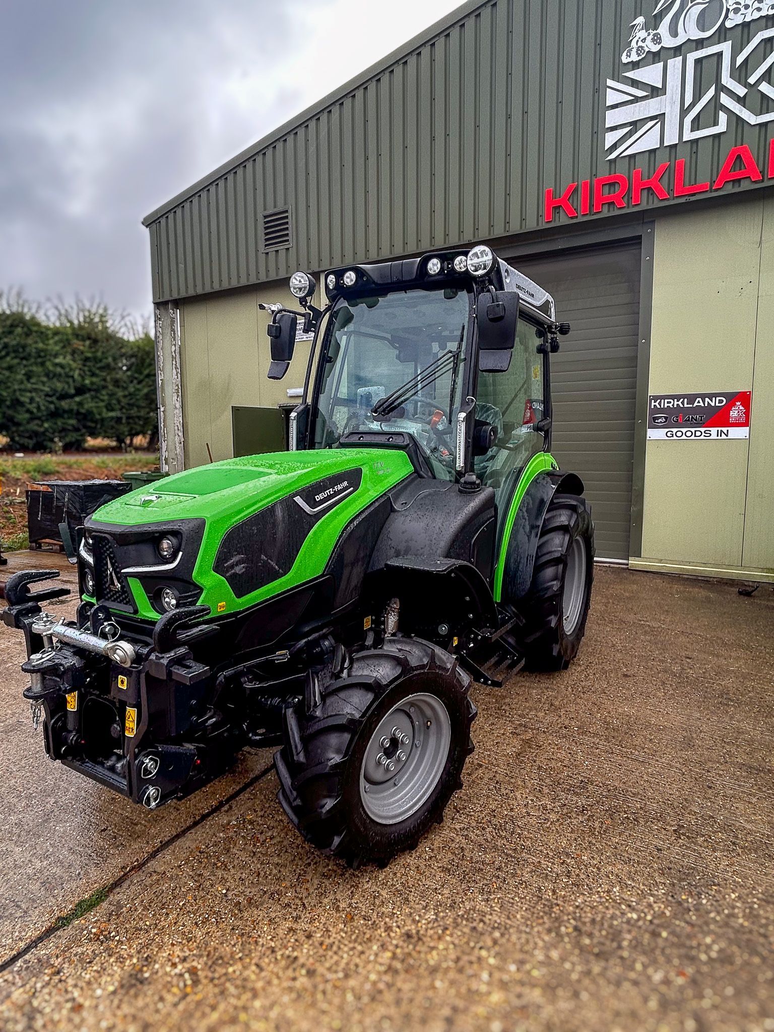 DEUTZ FAHR DF TTV 4 Wheel Steer Tractor 