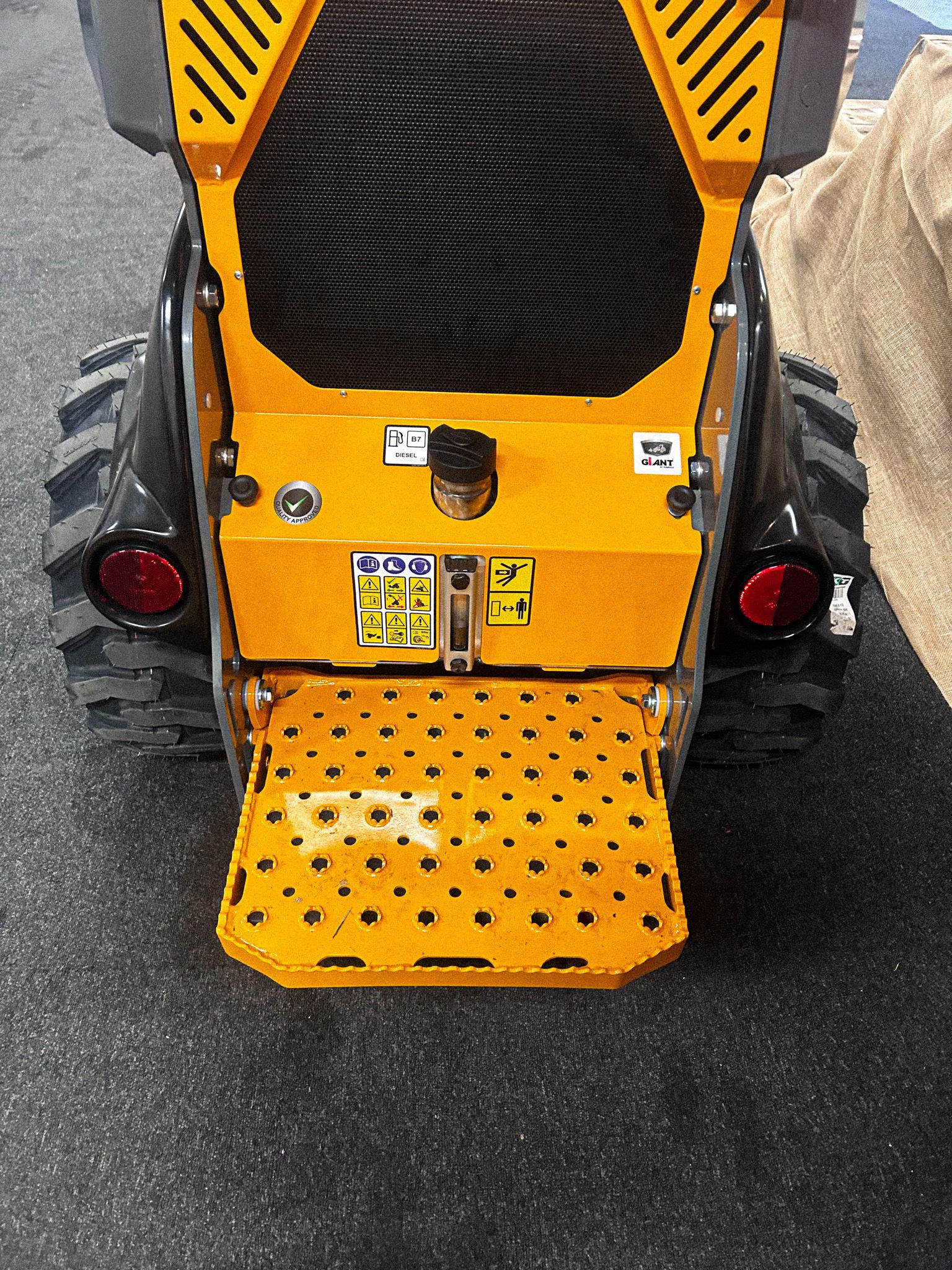 GIANT Skid Steer SK252D