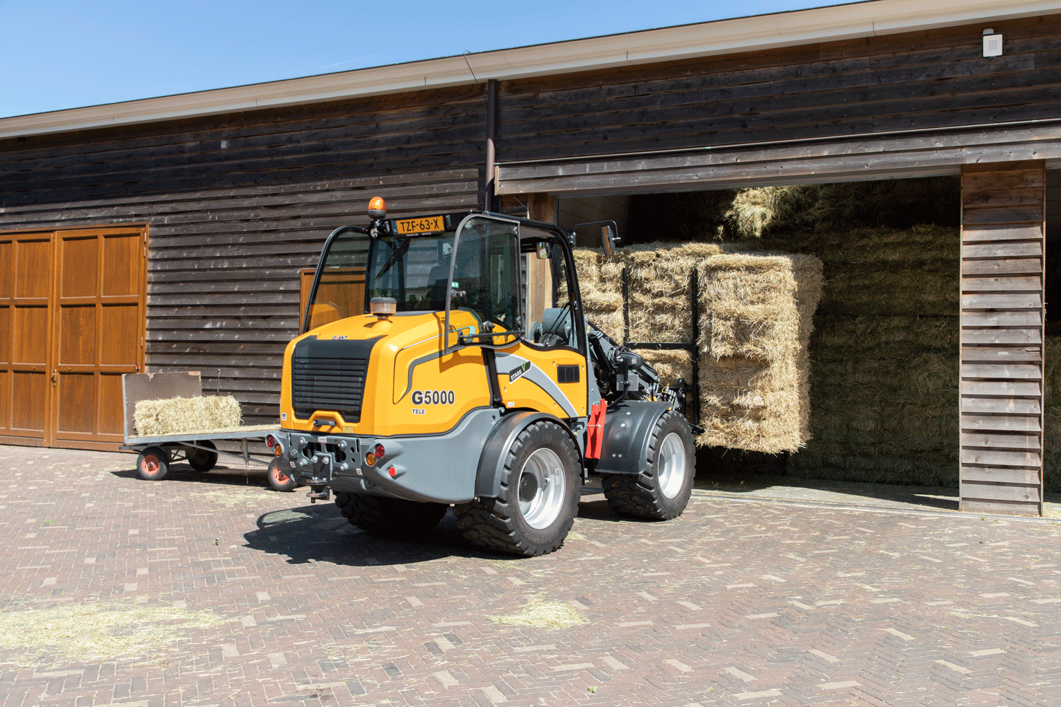 G5000 Telescopic Loader by TOBROCO-GIANT