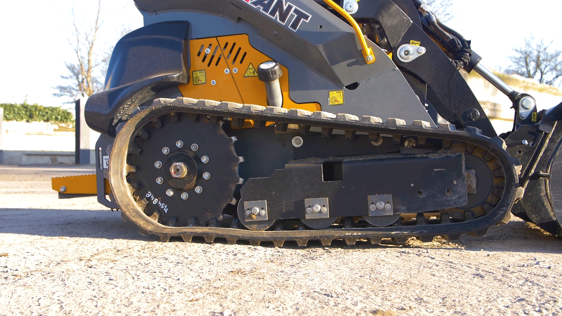 TOBROCO-GIANT GS950T Tracked Skid Steer