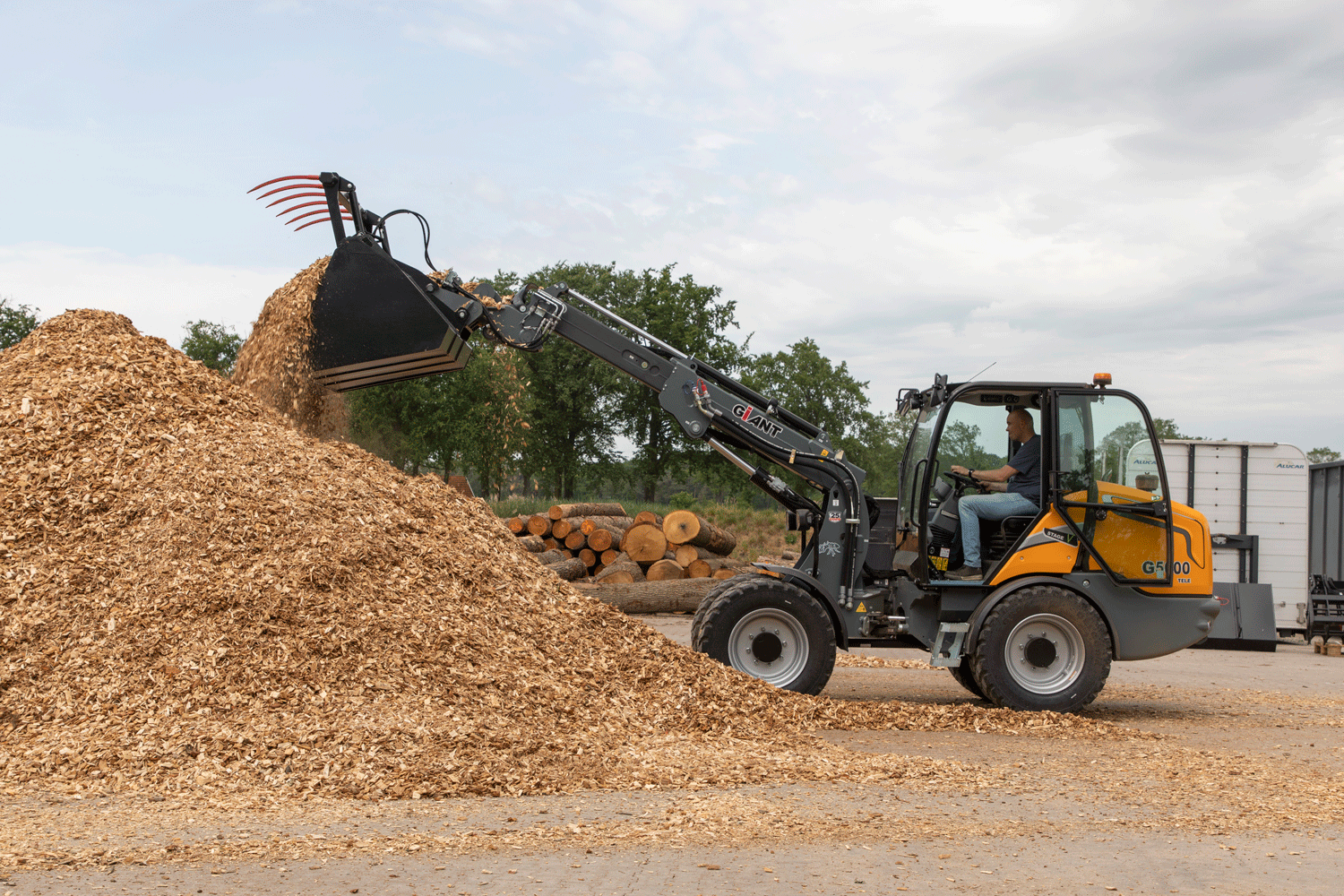 G5000 Telescopic Loader by TOBROCO-GIANT