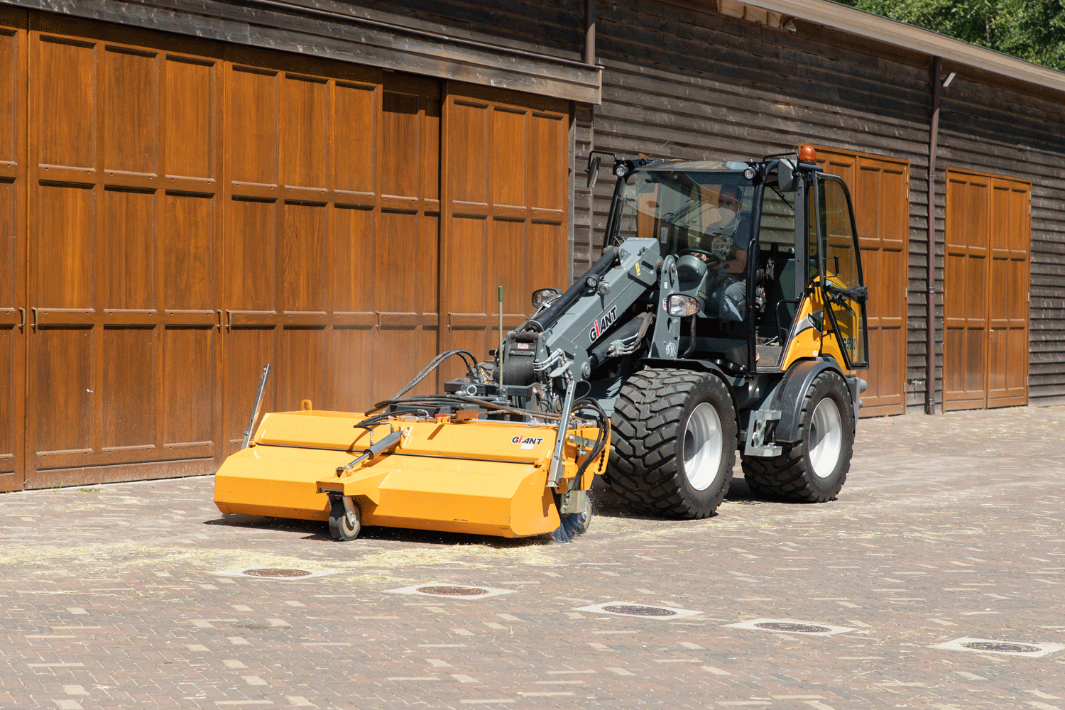 G5000 Telescopic Loader by TOBROCO-GIANT