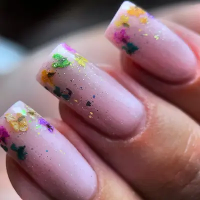 Fleurs printanières nail art