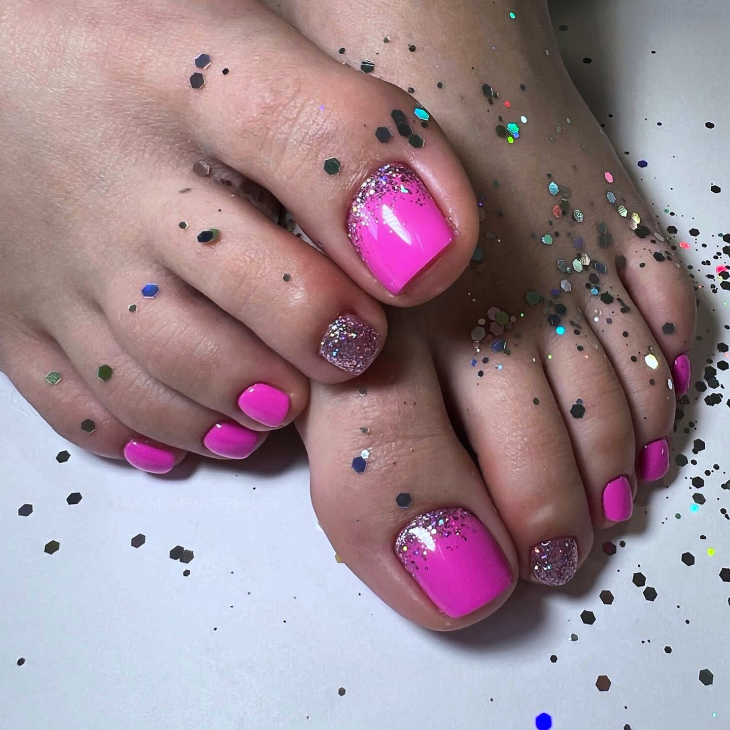 Pédicure rose paillettes