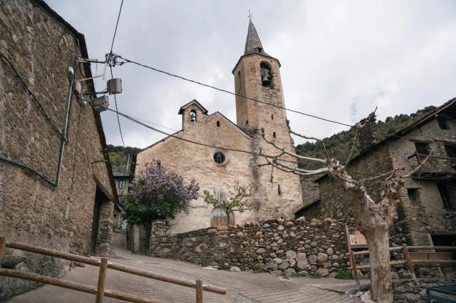 Placeta de l’església de Jou