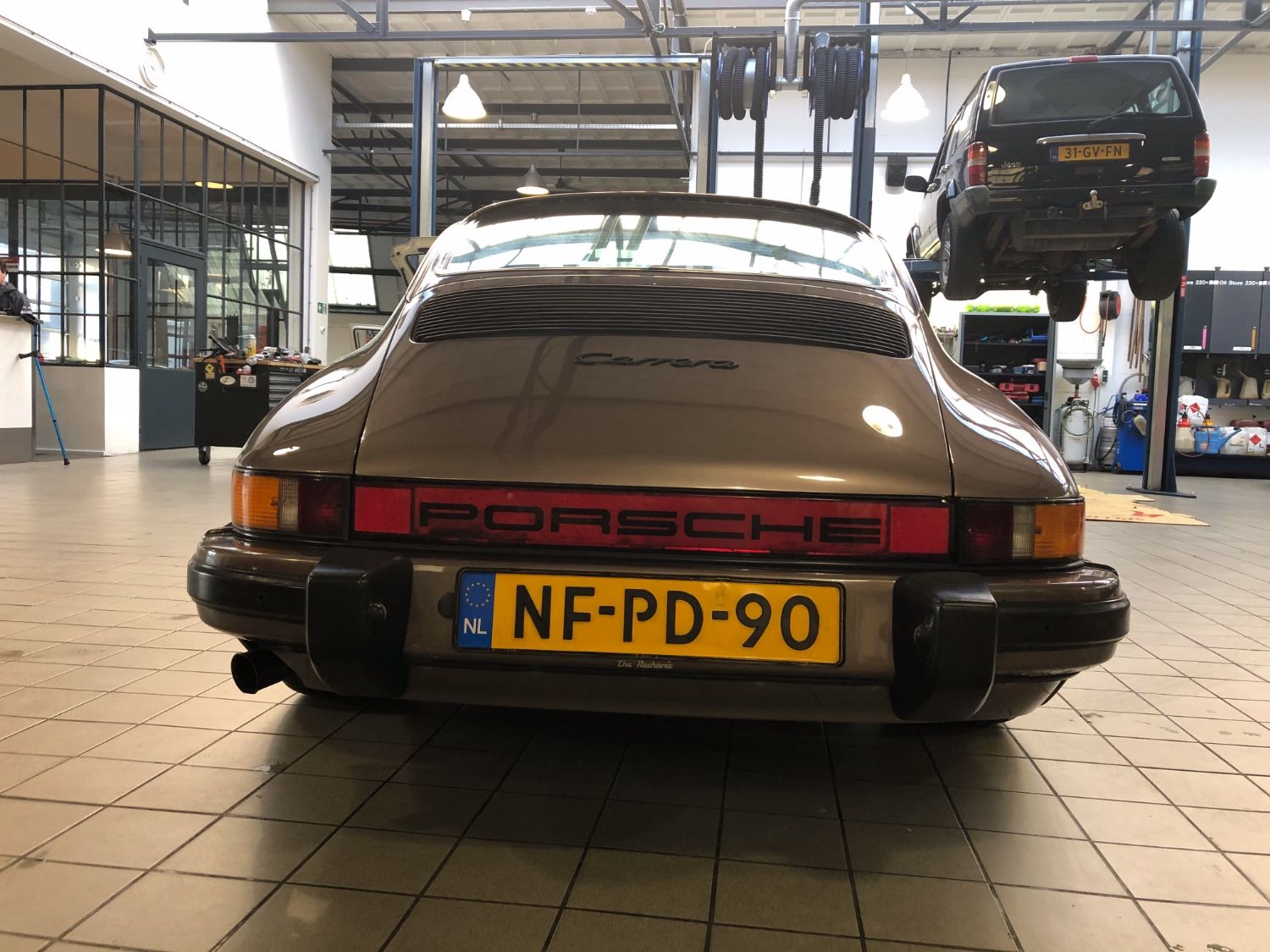 Porsche 911 3.2 Bruin metallic