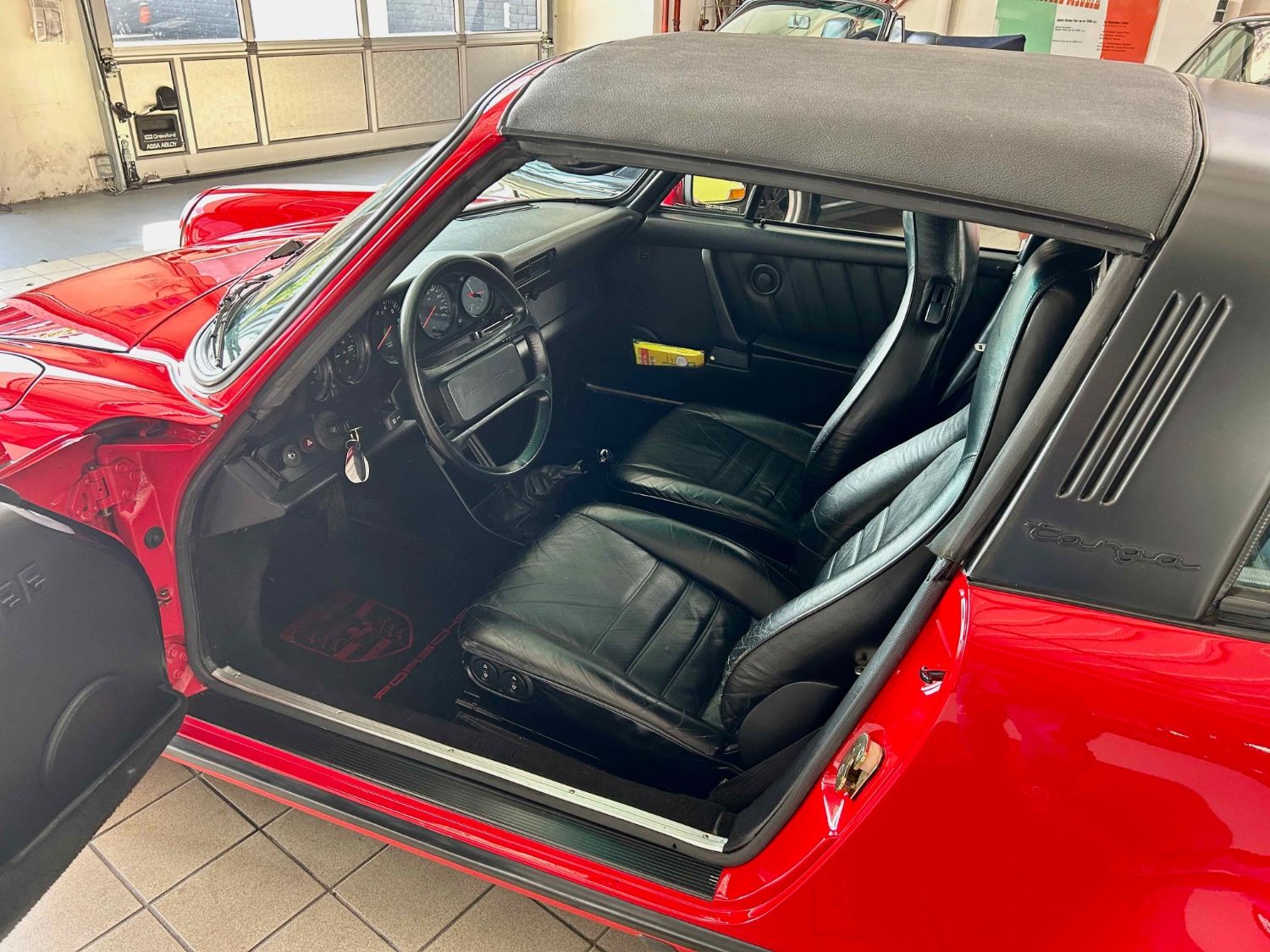 Porsche 911 Targa Indisch rood