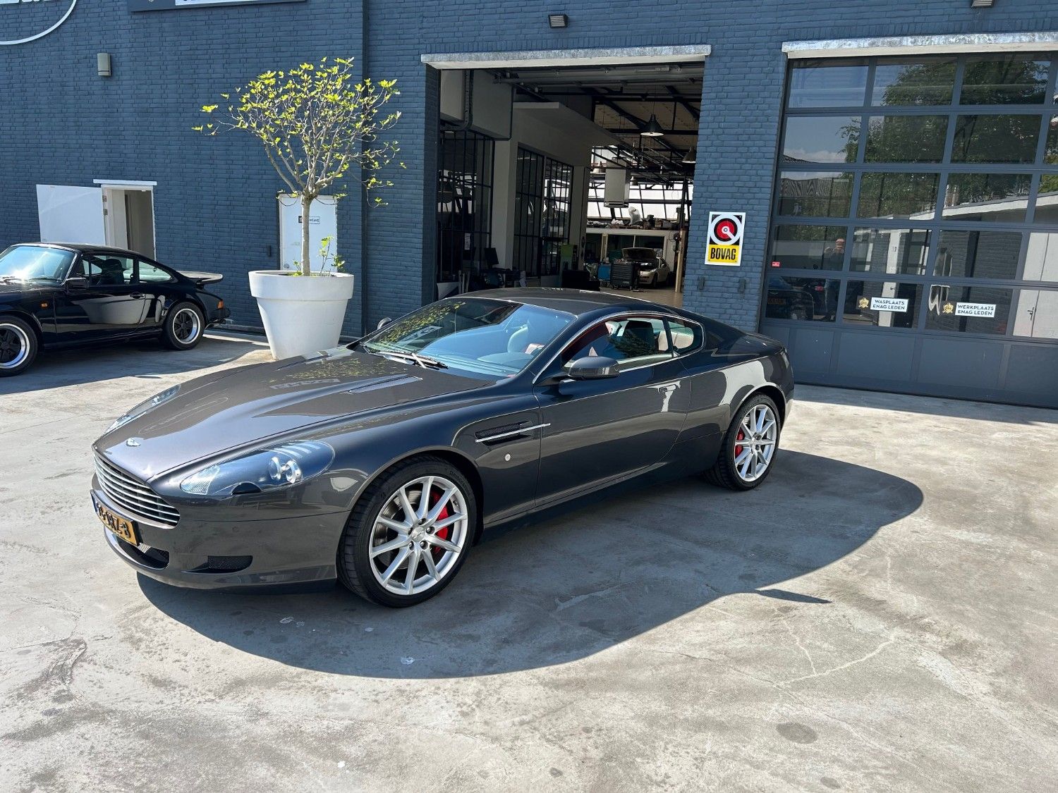 Aston Martin DB9