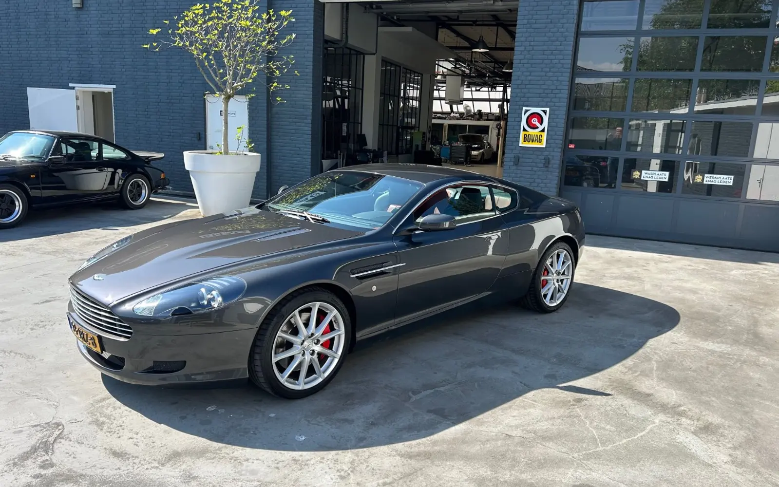 Aston Martin DB9