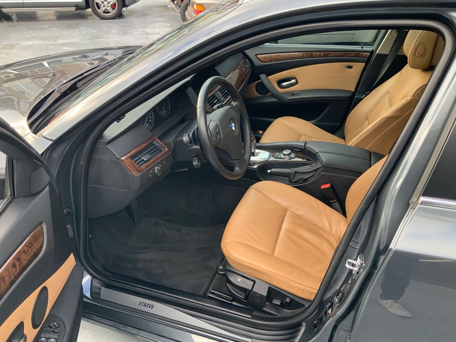 BMW 523i
