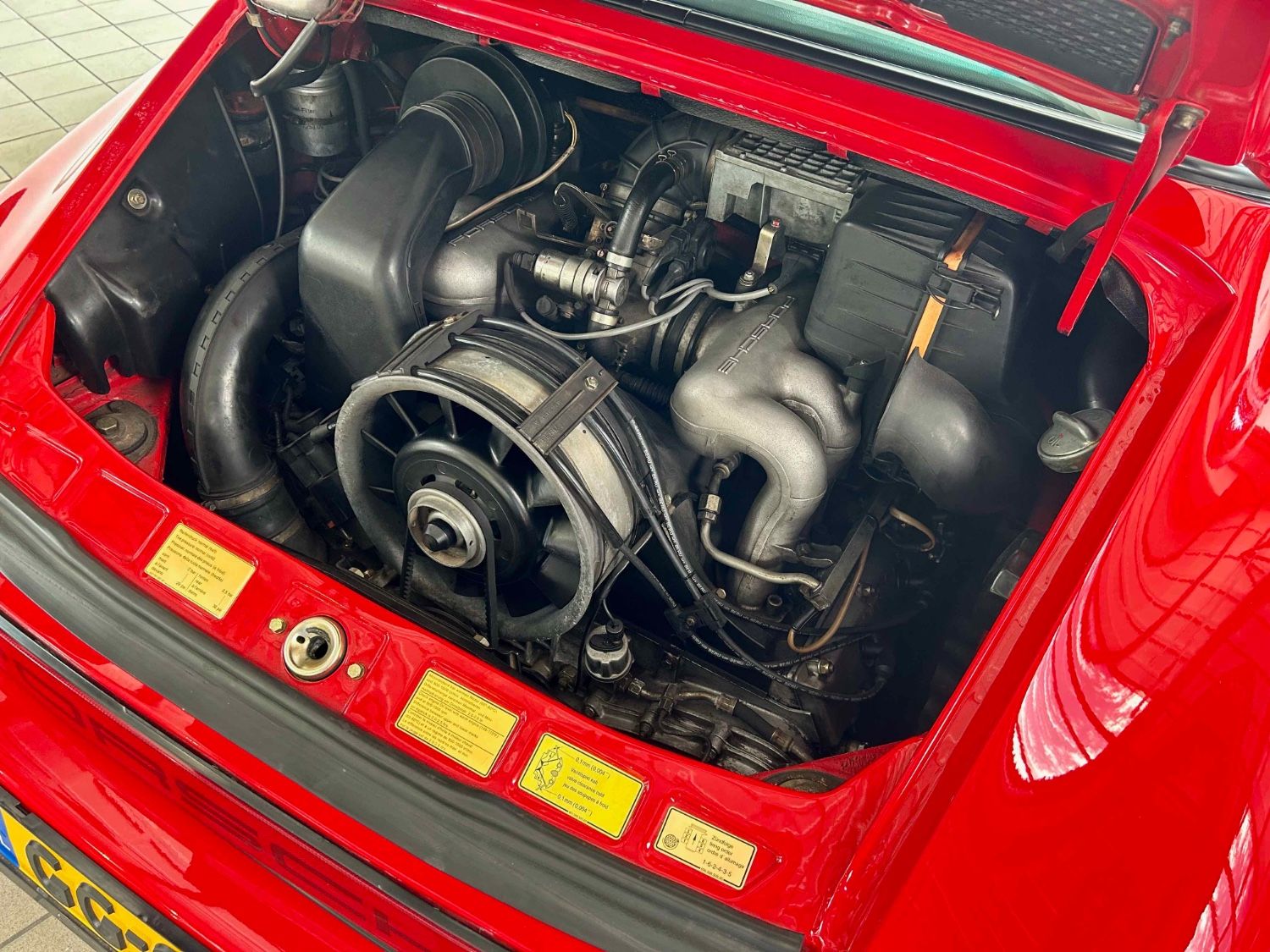 Porsche 911 Targa Indisch rood